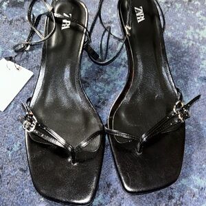 Zara Thong (NWT) Leather Black T-Strap Kitten Heel Sandal - Sz 11/EU 42